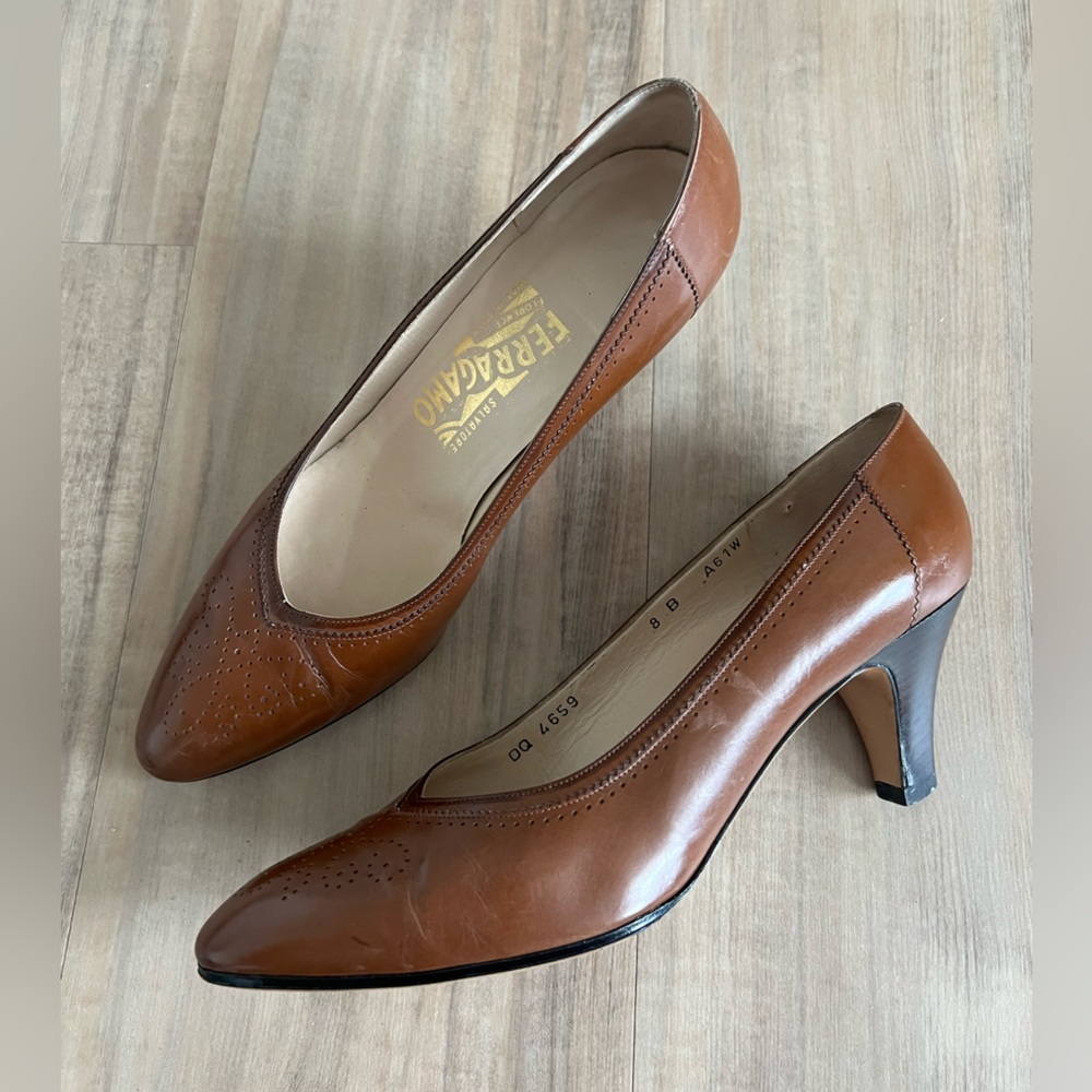 Salvatore Ferragamo Brown vintage classic pumps shoes in 8